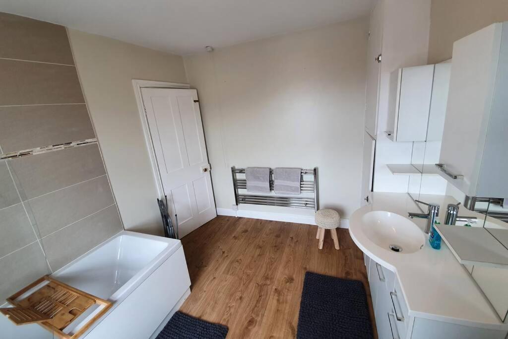 Cosy, Quirky, Comfy 'N' Chic House- Swindon Exterior foto