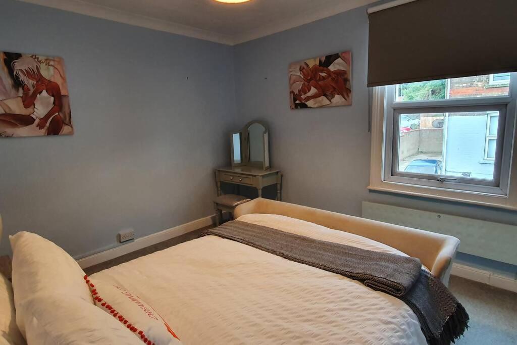 Cosy, Quirky, Comfy 'N' Chic House- Swindon Exterior foto